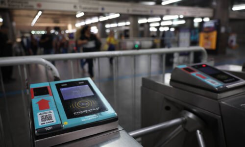 Metrô: sindicato faz ação de estado de greve em SP - 10/02/2026 - Cotidiano