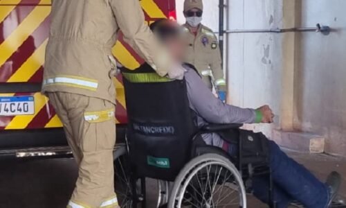 Motociclista sofre ferimentos no corpo todo em queda na esquina da Tancredo Neves com a Vitória
