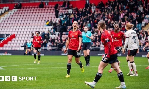 Naalsund double moves Man Utd up to second