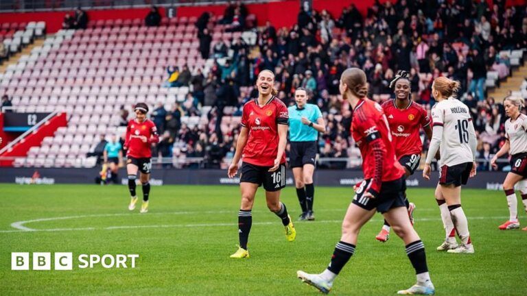 Naalsund double moves Man Utd up to second