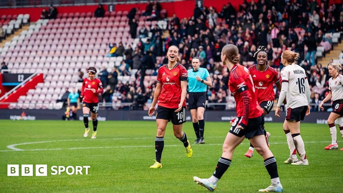 Naalsund double moves Man Utd up to second