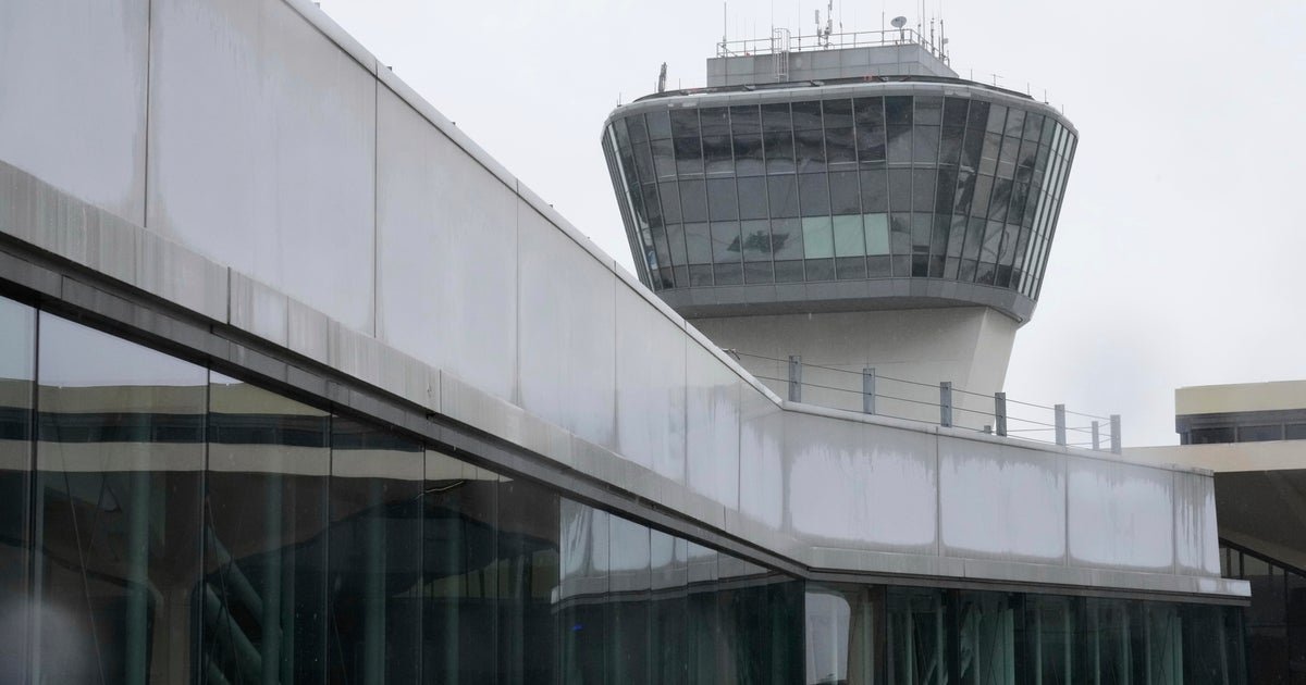 Newark Airport closed, ground stop issued due to aircraft emergency, FAA says