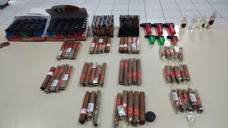 Operação em Curitiba fiscaliza comércios no Alto Boqueirão