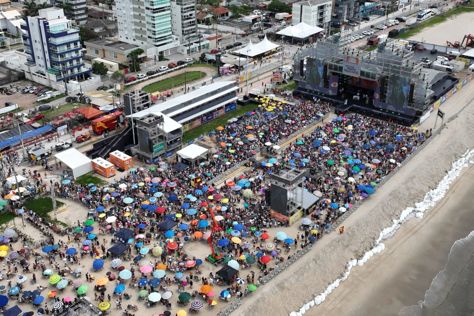 Padre Reginaldo Manzotti reúne 38 mil pessoas em Matinhos no Verão Maior