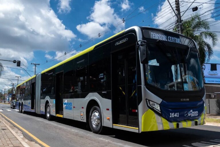 Ponta Grossa renova frota com ônibus "Super Articulados" de 23 metros