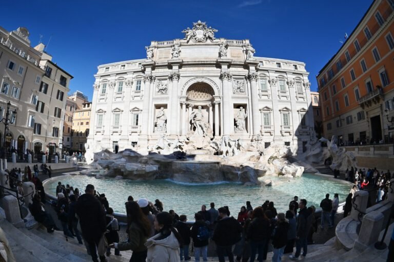 Roma começa a cobrar turistas pelo acesso à Fontana di Trevi