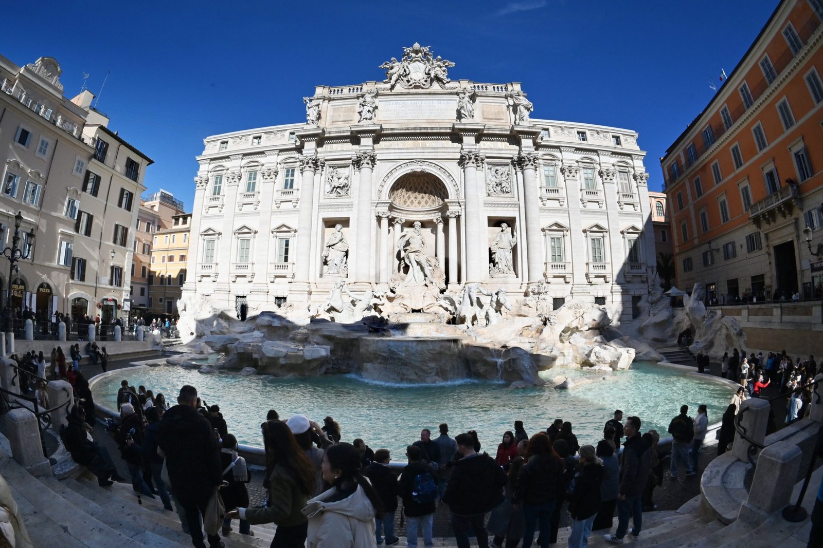 Roma começa a cobrar turistas pelo acesso à Fontana di Trevi