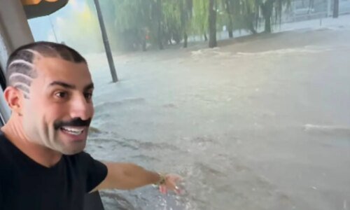 Rua famos de Curitiba vira rio com temporal e ex-BBB viraliza com post de enxurrada
