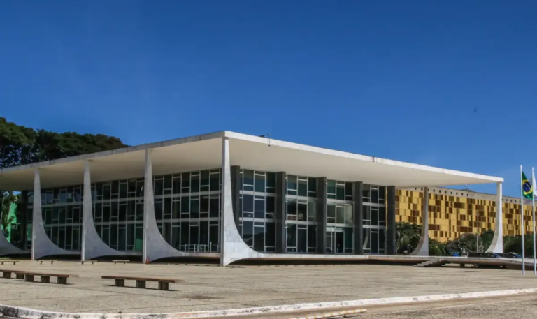 STF derruba lei do Programa Escola Sem Partido no Paraná