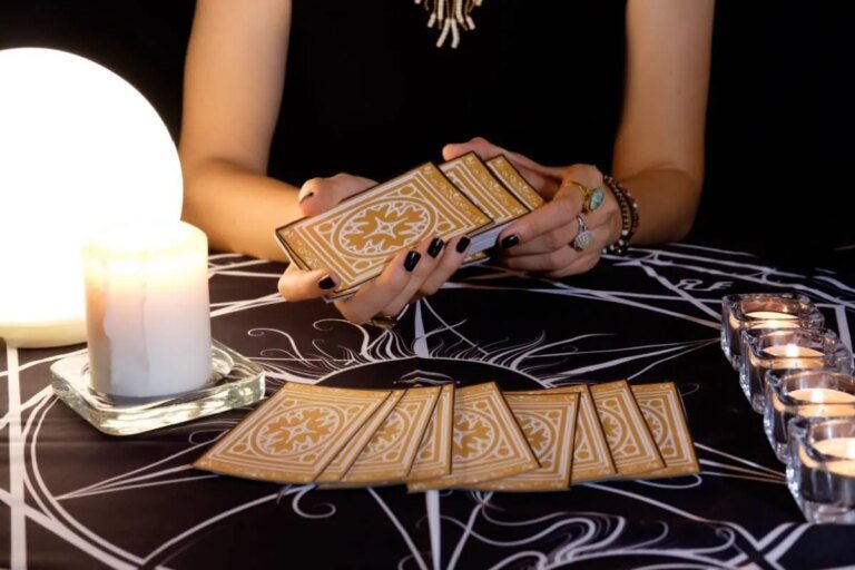 Tarot do dia: previsão para os 12 signos em 24/02/2026