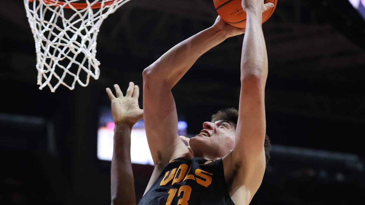 Tennessee basketball forward out vs Oklahoma