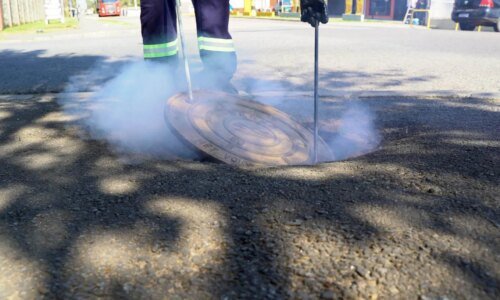 Testes de fumaça vão apontar esgotos clandestinos em Guaratuba