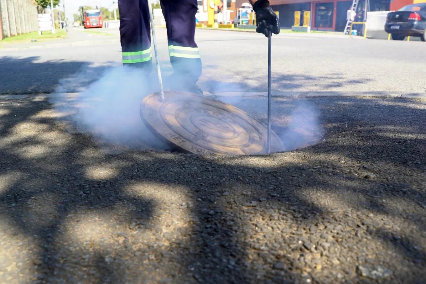 Testes de fumaça vão apontar esgotos clandestinos em Guaratuba