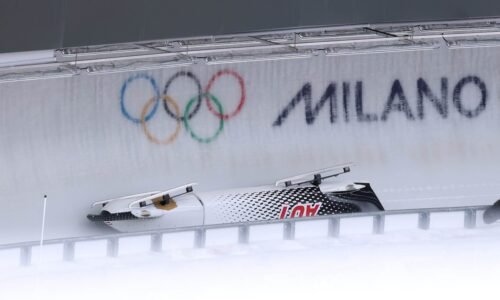 Three bobsleds crash around same turn during Olympic 4-man competition