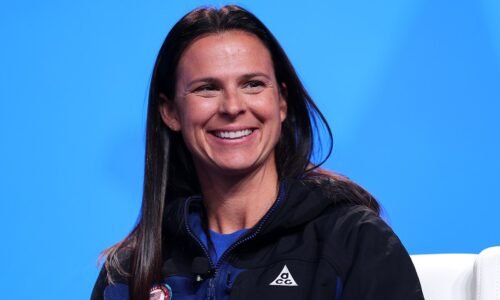 US hockey star Hilary Knight proposes to speedskater Brittany Bowe at Olympics
