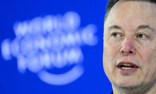 With co-founders leaving and an IPO looming, Elon Musk turns talk to the moon