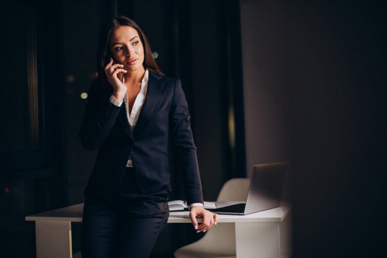 5 Ideias de looks femininos sofisticados para trabalho