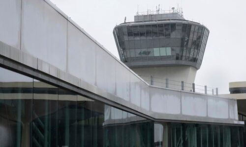 Alaska Airlines 737 and a FedEx 777 cargo plane nearly collide at Newark Airport, radar data shows