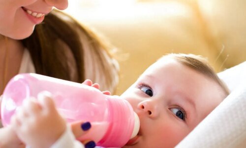 Anvisa proíbe venda de lotes de fórmula infantil contaminadas por toxina