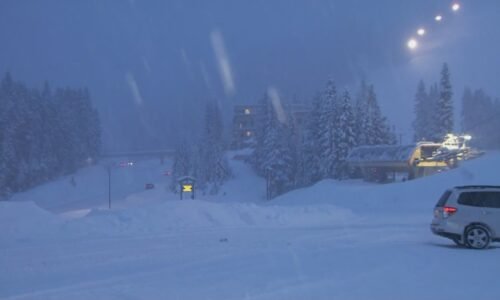 Blizzard Warning for Cascades, Wind Advisory in lowlands in effect
