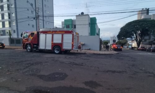 Bombeiros regatam criança do telhado de casa e PM prende pai no Cancelli