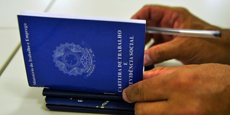 Brasil cria 255,3 mil postos de trabalho em fevereiro, aponta Caged