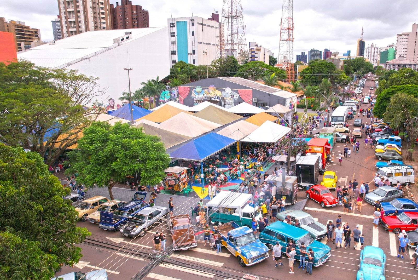 Capoeira, afro-house e artes plásticas são atrações da Feira do Teatro deste domingo (29)