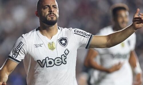 Arthur Cabral interessa ao Corinthians, mas condição do Botafogo dificulta negociação