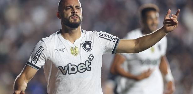 Arthur Cabral interessa ao Corinthians, mas condição do Botafogo dificulta negociação