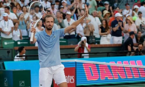 Daniil Medvedev hands Carlos Alcaraz first loss of 2026