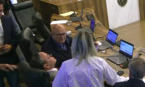 Deputado Hussein Bakri (PSD) passa mal durante reunião na CCJ
