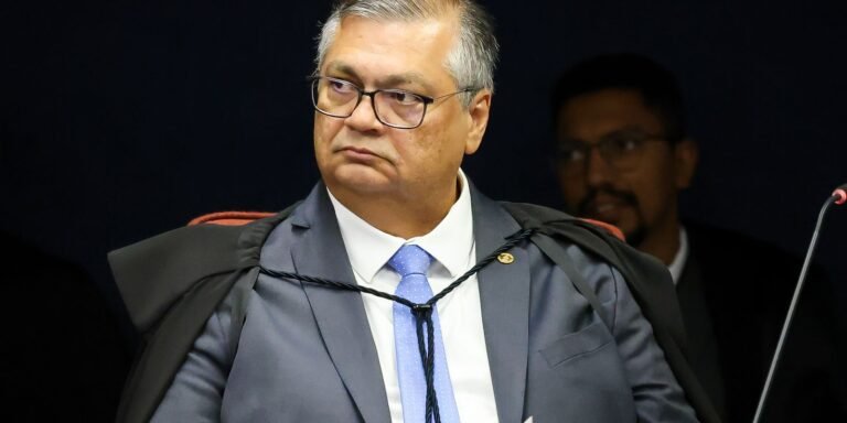 Dino proíbe saques em espécie de emendas parlamentares