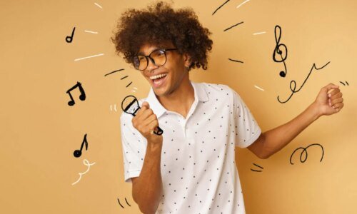 Entenda como cantar em inglês pode melhorar sua pronúncia