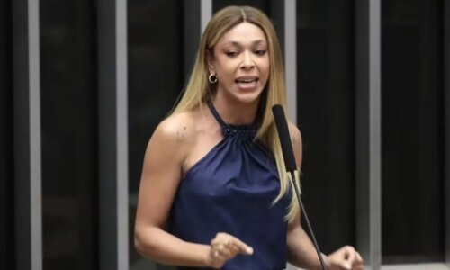 Erika Hilton denuncia governo do Paraná por manter acusado de abuso em escola