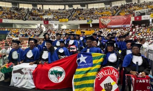 Festa em Recife celebra 30 mil alfabetizados em programa social