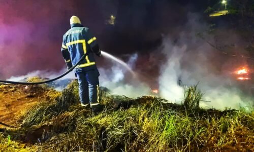 Fogo em área de mato alto assusta moradores no Santa Cruz