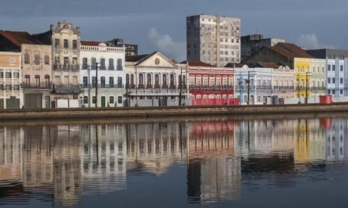 Fundada no século XVI, Recife é o berço do frevo e do maracatu e celebra mais um ano de história