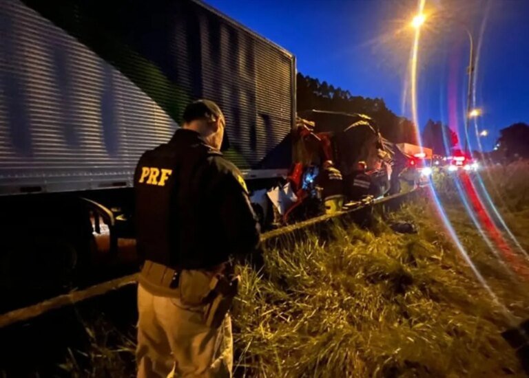 Grave acidente deixa três mortos na BR-116, na RMC