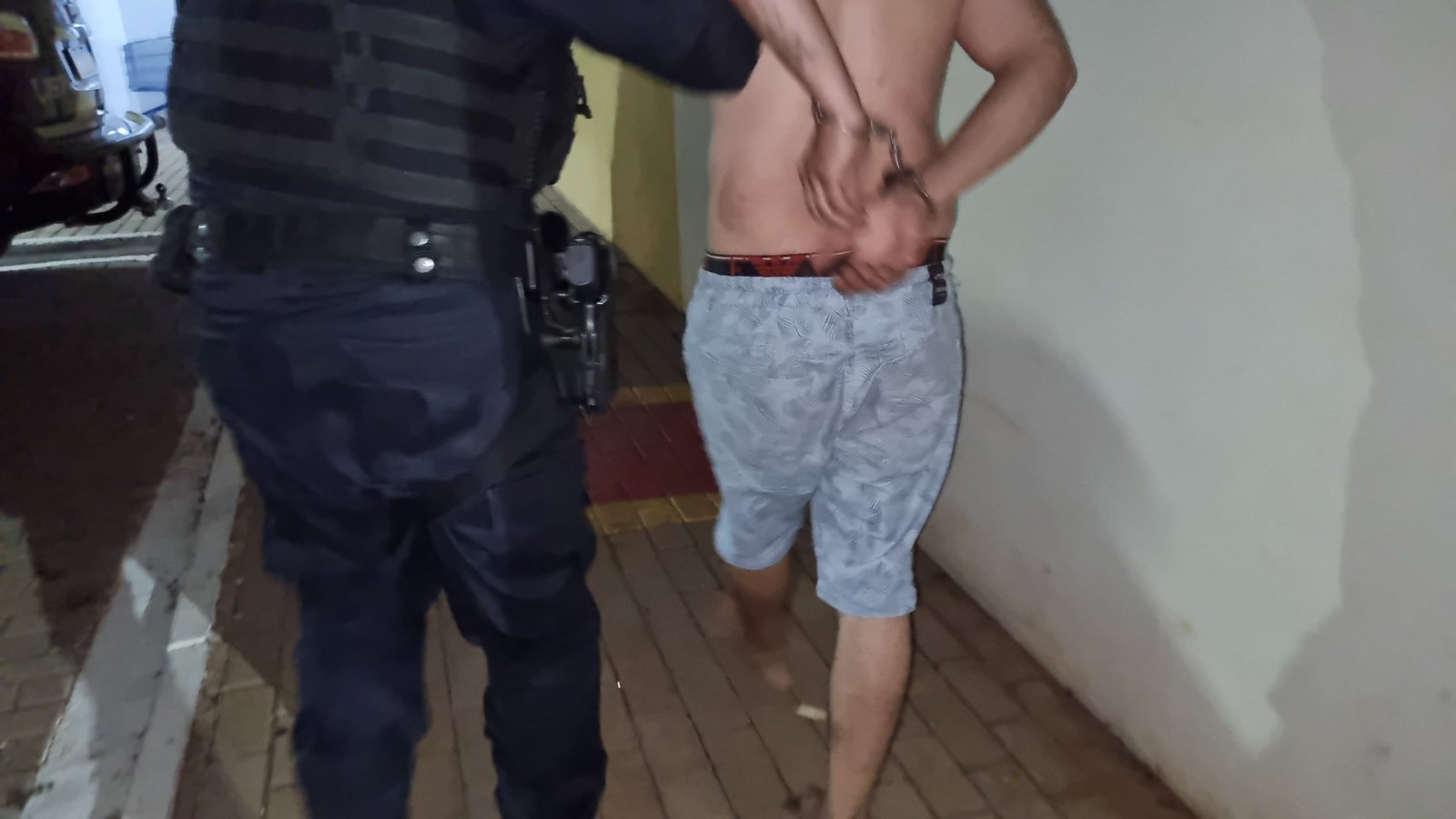 Homem é detido pela GM acusado de espancar companheira no Santa Felicidade