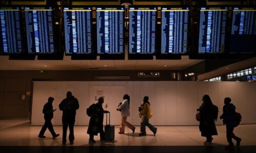 Hundreds of flights delayed, dozens canceled Sunday at DIA
