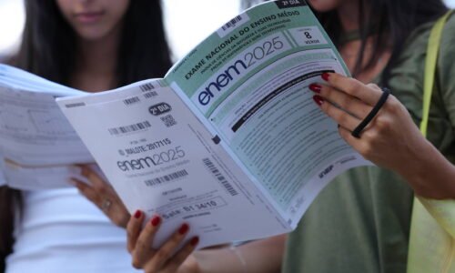 Inep divulga notas dos treineiros do Enem 2025 - 17/03/2026 - Educação