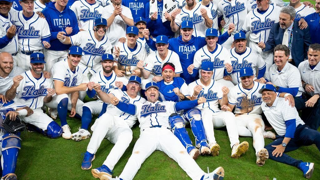 Italy tops Puerto Rico, rides magical WBC run into semifinals
