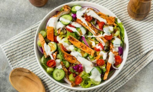 Jantar saudável: 3 saladas ricas em proteínas para começar a semana