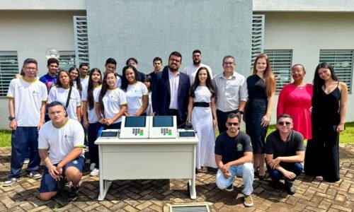 Justiça Eleitoral promove cidadania com alistamento eleitoral de jovens — Tribunal Regional Eleitoral de Goiás