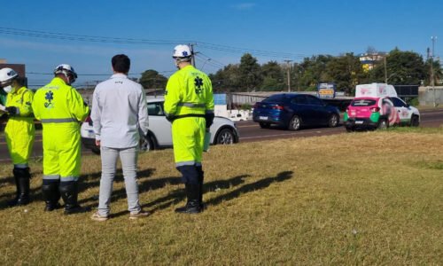Kwid e Volvo C30 se envolvem em acidente na BR-277, em Cascavel