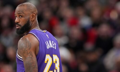 Lakers' LeBron James misses 3rd straight, sits out win vs. Wolves