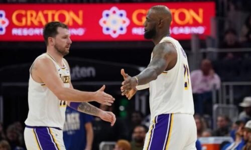 Lakers, with stars back together, take on lowly Kings