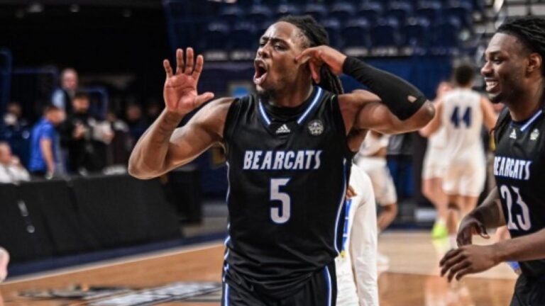 Lander stuns No. 1 Nova Southeastern, advances to DII men's basketball championship game
