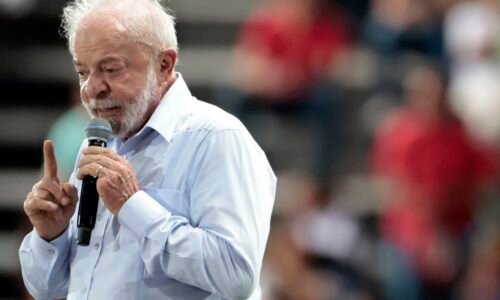 Lula diz que governo fará de tudo para conter preço do diesel