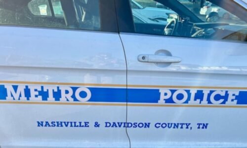 Man killed in rollover crash on I-40 in Nashville